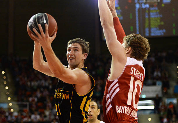 中锋往往以 中锋往往以